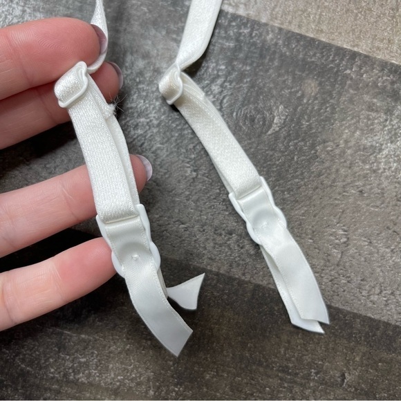 Victoria’s Secret Bridal Lingerie Bra and Garter Set size 34C - Medium/Large - Picture 4 of 12